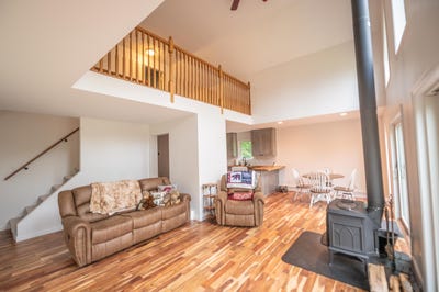 /international/us/28-lightning-ledge-way-wilmington-vt-110104546016/