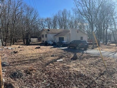 /international/us/1127-steele-circle-bushkill-pa-110098128119/