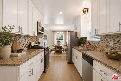 /international/us/6033-fallbrook-avenue-woodland-hills-ca-110108193033/