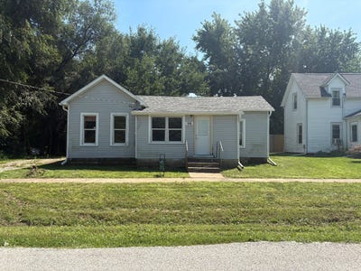 /international/us/150-e-chestnut-st-roseville-il-110101237852/