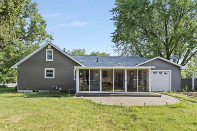 /international/us/2094-jamestown-ave-independence-ia-110108920359/