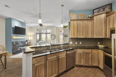 /international/us/8724-old-sauk-road-middleton-wi-110107984609/