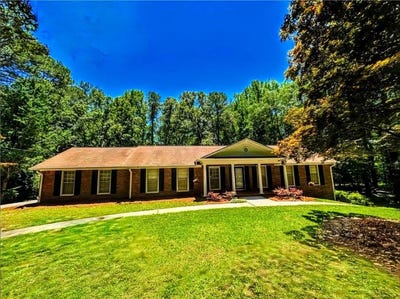 /international/us/2571-victory-drive-douglasville-ga-110108584683/