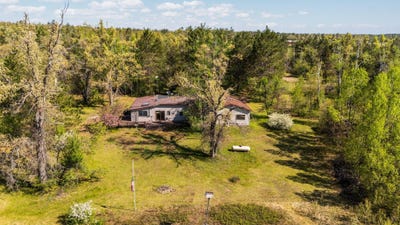 /international/us/6221-county-road-612-lewiston-mi-110108391755/