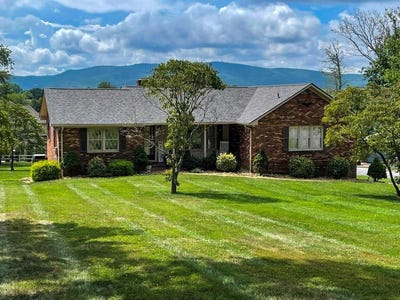 /international/us/925-mountain-view-drive-wytheville-va-110101289637/