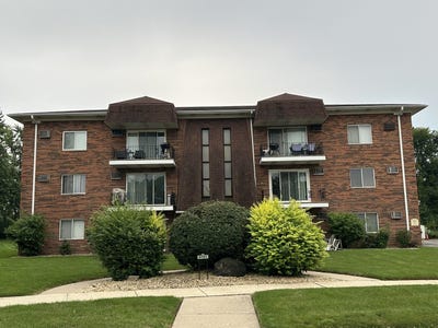 /international/us/5701-129th-street-crestwood-il-110119638017/