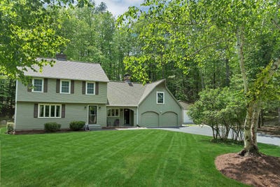 /international/us/20-fox-den-road-hollis-nh-110108499336/