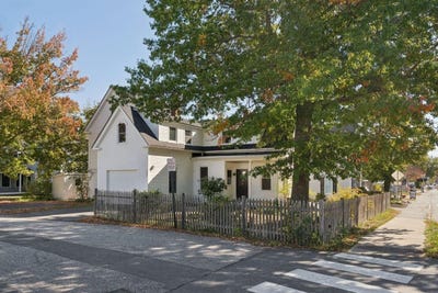 /international/us/309-main-street-yarmouth-me-110102943683/