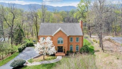 /international/us/1562-strawberry-mountain-dr-roanoke-va-110107535489/