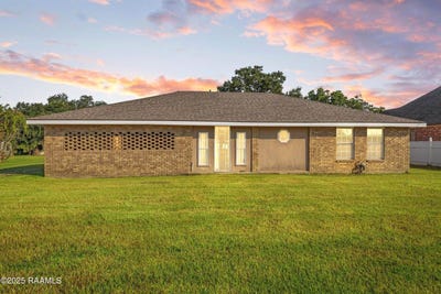 /international/us/1015-lady-of-the-lake-road-saint-martinville-la-110101476468/
