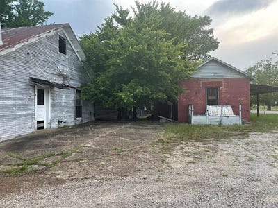 /international/us/201-w-main-street-wolfe-city-tx-110099858438/?lang=en