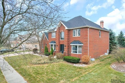 /international/us/17224-briar-drive-tinley-park-il-110096386703/