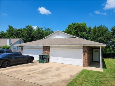 /international/us/1637-1639-n-saddlehorn-ave-fayetteville-ar-110100751606/