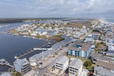 /international/us/1401-canal-drive-carolina-beach-nc-110098460285/