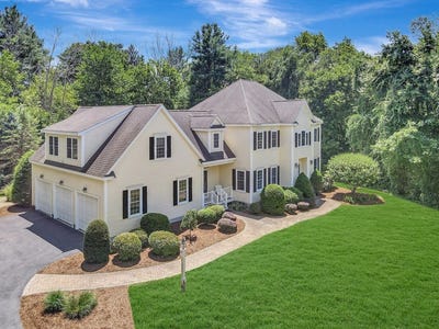 /international/us/245-willow-st-mansfield-ma-110101009021/