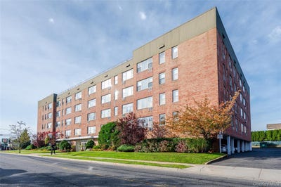 /international/us/280-guy-lombardo-avenue-freeport-ny-110105319125/