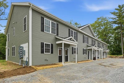/international/us/7-river-street-milton-vt-110108573240/