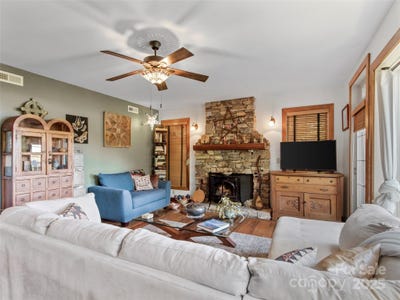 /international/us/300-creekside-way-unit-b-101-burnsville-nc-110100592108/