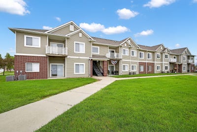 /international/us/1207-n-6th-street-unit-16-indianola-ia-110101137825/