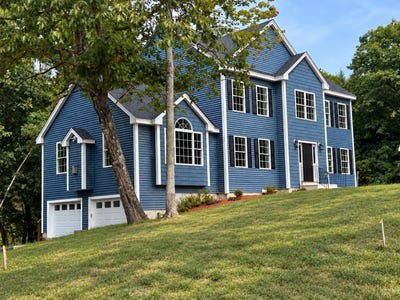 /international/us/22-benoit-avenue-pelham-nh-110108615627/