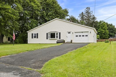 /international/us/6-hidley-rd-extension-north-greenbush-ny-110100400270/