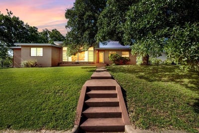 /international/us/207-walnut-st-fredericksburg-tx-110105356441/