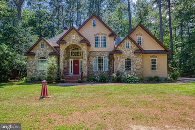 /international/us/120-twin-harbor-road-reedville-va-110100563141/