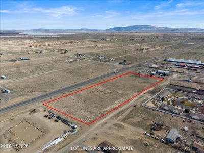 /international/us/3065-s-us-highway-95a-silver-springs-nv-110106308156/