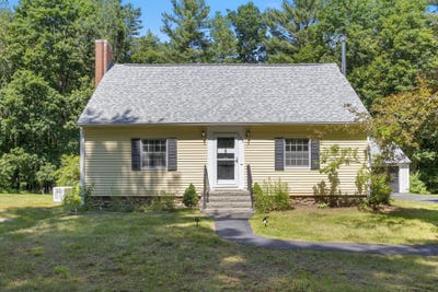 /international/us/122-country-club-3-road-sanford-me-110100619376/