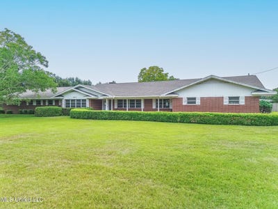 /international/us/501-old-savannah-drive-long-beach-ms-110102052000/