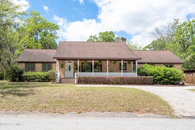 /international/us/1806-courtland-street-port-royal-sc-110098778942/