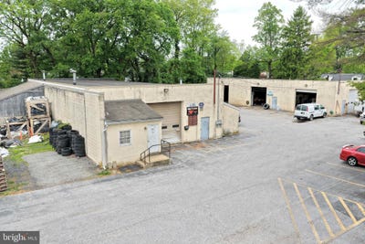 /international/us/42-kitty-lane-phoenixville-pa-110108657730/