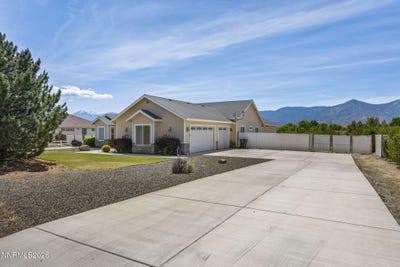 /international/us/2764-gordon-avenue-minden-nv-110108499399/