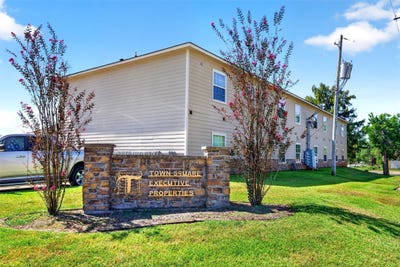 /international/us/403-nacogdoches-street-center-tx-110109955888/