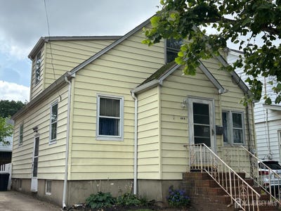 /international/us/88-lowell-street-carteret-nj-110100756807/