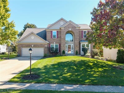 /international/us/853-edgar-lane-brunswick-oh-110120425609/