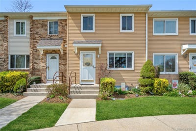 /international/us/3-town-house-drive-massapequa-park-ny-110107458619/