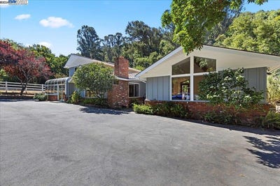 /international/us/30261-palomares-rd-castro-valley-ca-110094411525/