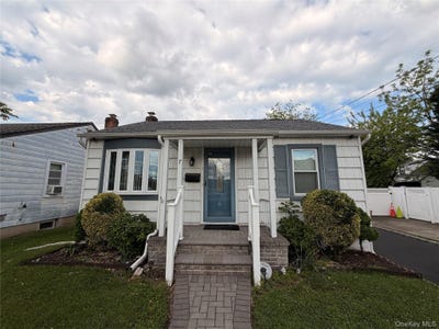 /international/us/7-foran-place-hicksville-ny-110108089752/