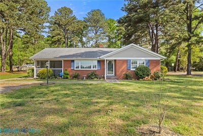 /international/us/8605-guinea-road-gloucester-va-110107925619/