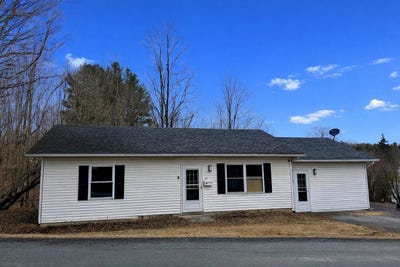 /international/us/29-cross-street-newport-city-vt-110106958975/