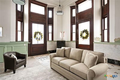 /international/us/200-e-clark-street-bartlett-tx-110107940289/
