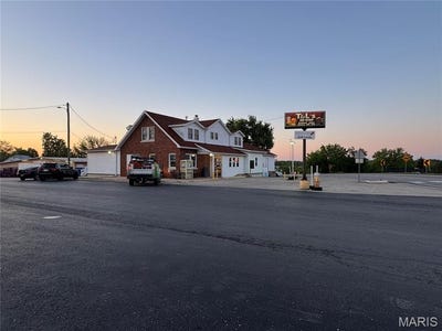 /international/us/201-s-highway-63-freeburg-mo-110107776305/