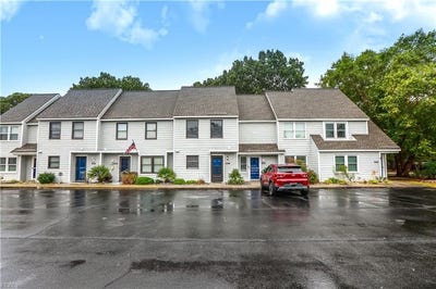 /international/us/8007-sunset-drive-hayes-va-110106533974/