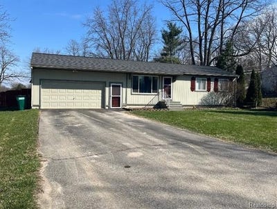 /international/us/9428-ute-pointe-drive-springfield-twp-mi-110104243071/