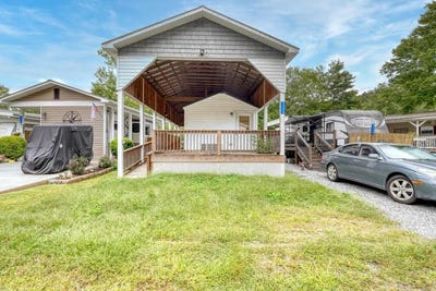 /international/us/4220-riverbank-run-hiawassee-ga-110120002890/