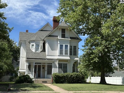 /international/us/528-e-sherman-ave-hutchinson-ks-110100688885/