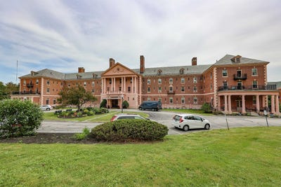 /international/us/227-pleasant-street-concord-nh-110077435732/