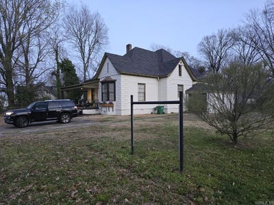 /international/us/pine-bluff-ar-110098330240/