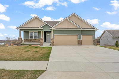 /international/us/815-fawn-court-mitchellville-ia-110104178460/